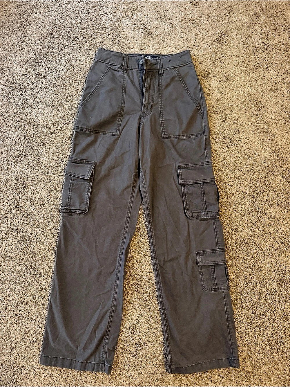 Hollister Ultra High-Rise Baggy Cargo Pants Gray Waist 24